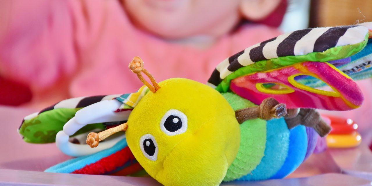 Milyen játékokat vegyünk az első hónapokra?