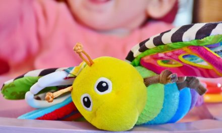 Milyen játékokat vegyünk az első hónapokra?