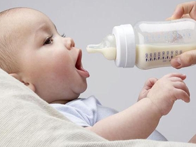 Hat hónapos kor alatt a legnagyobb hőségben sem szabad vizet adni a csecsemőknek