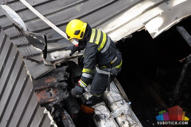 Tűzoltóbemutató a főtéren