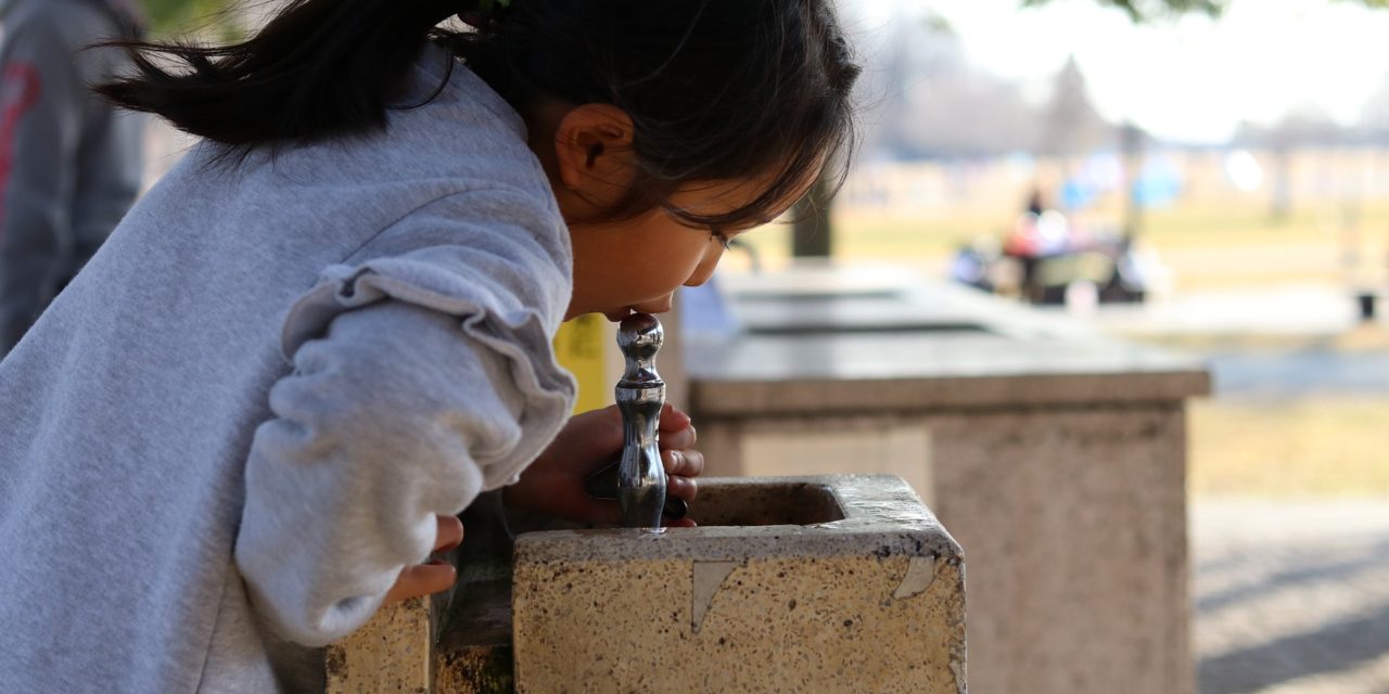 Mennyit igyon a baba?