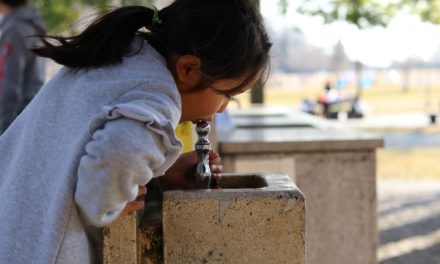 Mennyit igyon a baba?