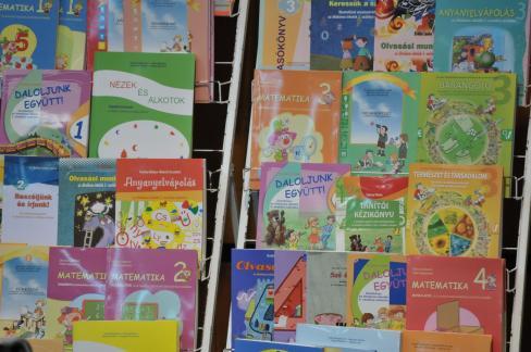 Ingyen tankönyv a szabadkai diákoknak