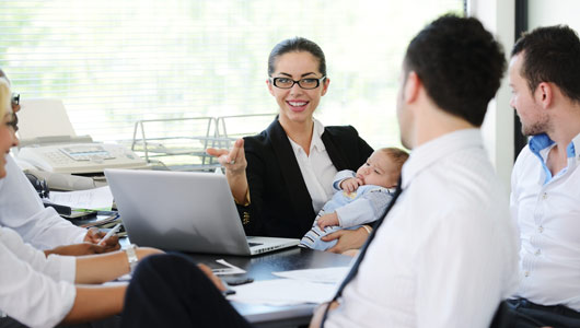 Anya dolgozni kezd — Bölcsőde, nagyszülő vagy babysitter vigyázzon a gyerekre?