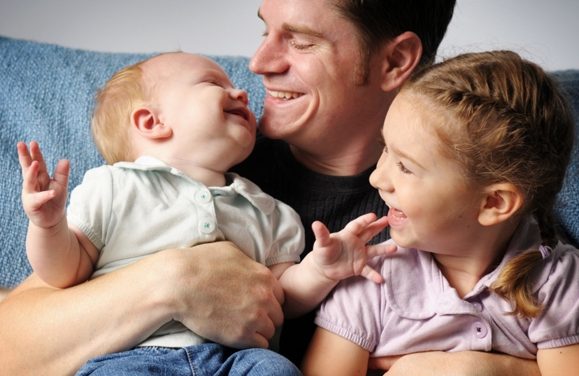 Mi van, ha az egyik szülőnek otthon kell maradnia?