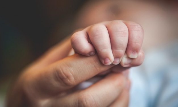 A szülészet parkolójában szült meg egy kismama Belgrádban