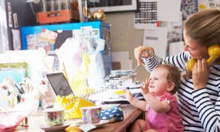 Mégsem maradhatnak otthon a 12 évnél fiatalabb gyermekeket nevelő szülők