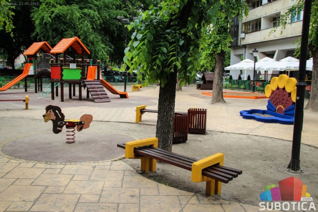 Havonta kétszer ellenőrzik a játszóterek állapotát