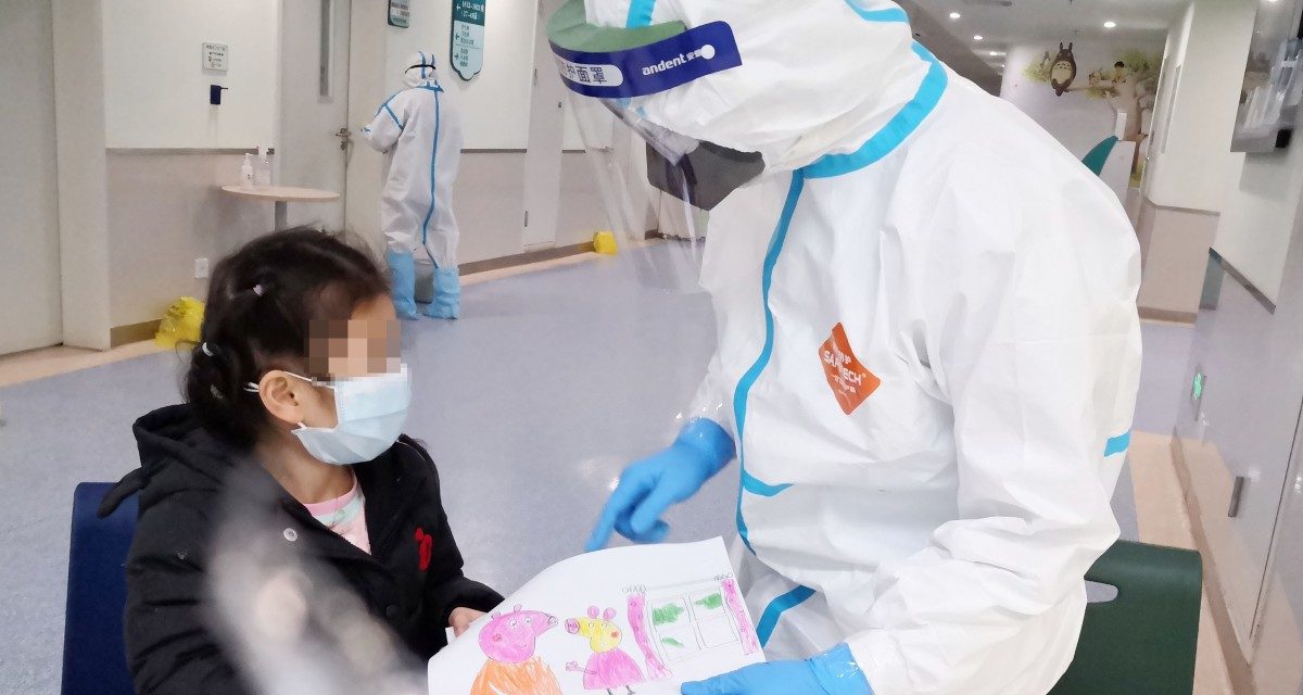 Kínai tanulmány: a koronavírus kevesebb gyereket fertőz