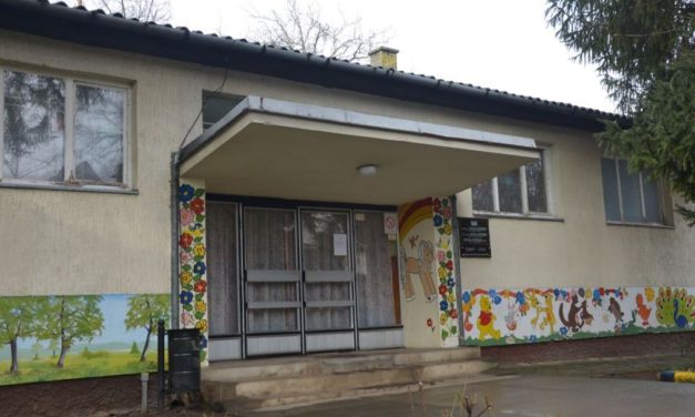 Több mint nyolcszáz zentai követeli, hogy olcsóbb legyen az óvodai ellátás