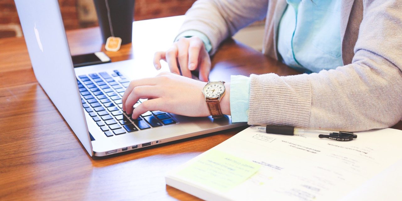 Elektronikusan igényelhető a szülési szabadság idejére járó fizetés