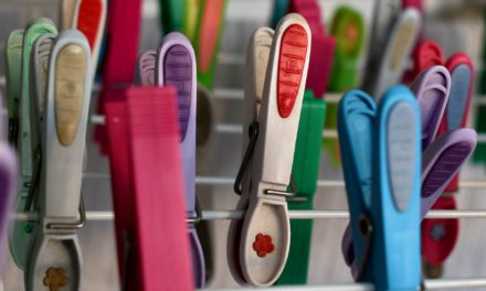 Házimunkák, amik hasznos dolgokra taníthatnak – Tippek életkor szerint