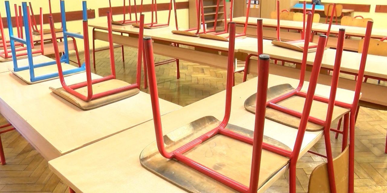 Tiodorović: Bezárjuk az iskolákat, ha a nép nem tér észhez