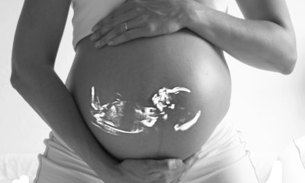 A várandós anya nem adja tovább a magzatnak a koronavírust, de az ellenanyagot is alig