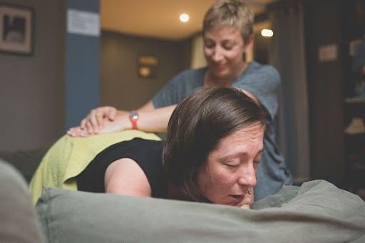 Ma van a bábák és szülésznők világnapja