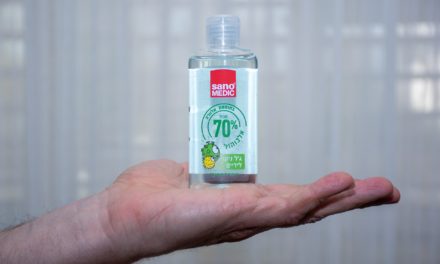 Ezért veszélyes, ha az alkoholtartalmú kézfertőtlenítő az autóban marad