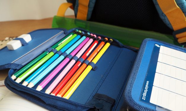 Az általános iskolások visszatérnek az iskolapadokba, a középiskolásokról kedden döntenek