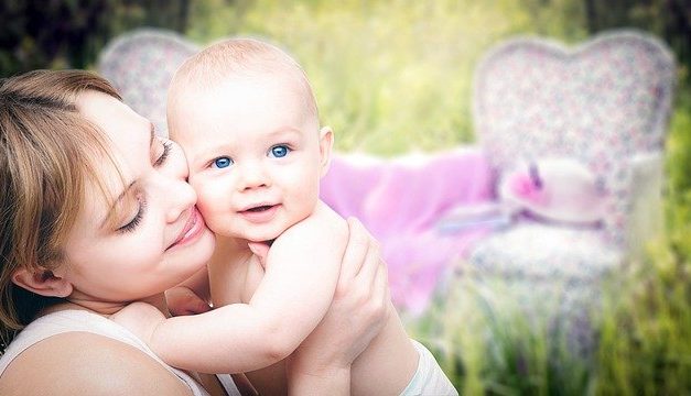 Szeretlek, babanyelven – Így jelzi a baba, hogy odavan a szüleiért