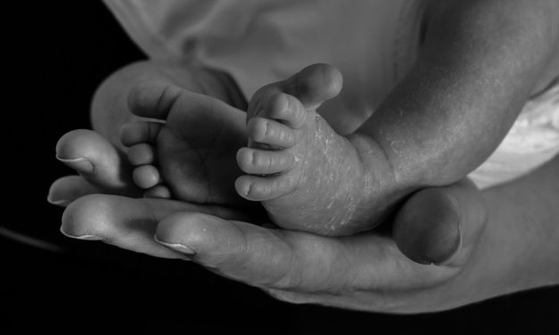 „Ne panaszkodj, lényeg, hogy a baba egészséges” – senki nem hallgatja meg a traumatikus szülésen átesett nőket