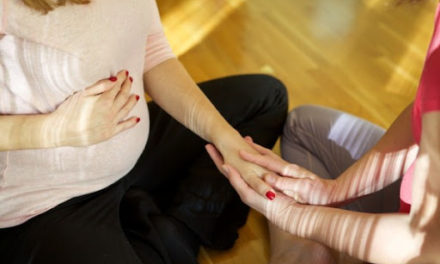 Dúlával szülni: Biztonság, öröm, támogatás