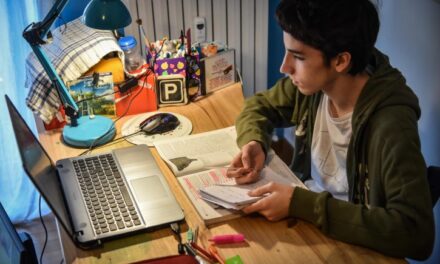 Az online oktatás miatt sérülhetnek a diákok személyes adatai