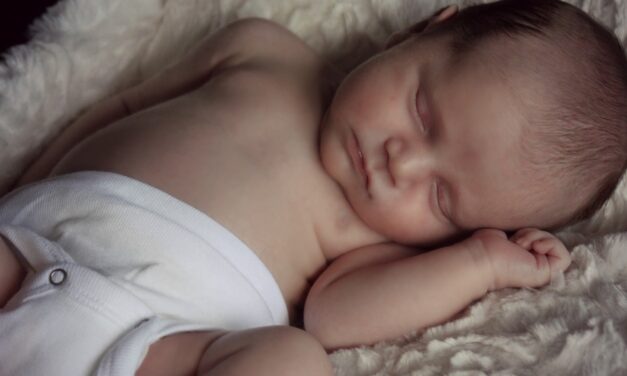 Több mint háromezer euró jár az első gyermek születése után