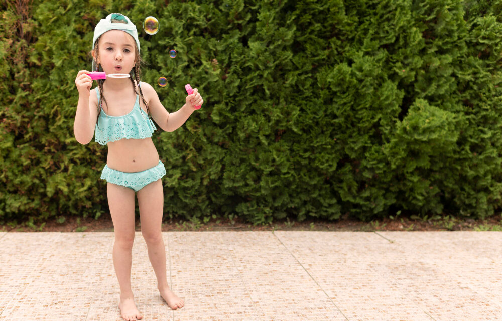 Miért fontos a fürdőruha a legkisebbek számára is?