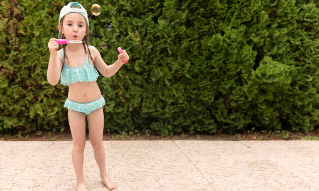 Miért fontos a fürdőruha a legkisebbek számára is?